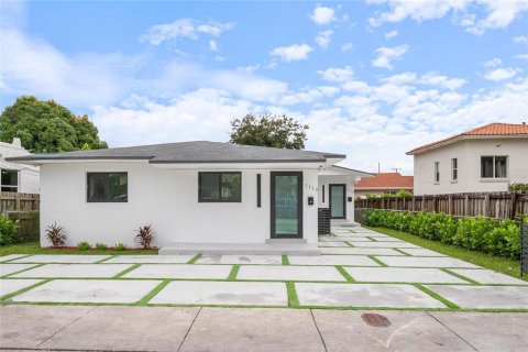 Immobilier commercial à vendre à Miami, Floride: 7 chambres, 183.95 m2 № 2388616 - photo 5