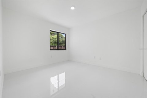 Immobilier commercial à vendre à Miami, Floride: 7 chambres, 183.95 m2 № 2388616 - photo 16