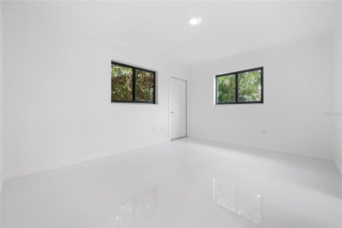Immobilier commercial à vendre à Miami, Floride: 7 chambres, 183.95 m2 № 2388616 - photo 21