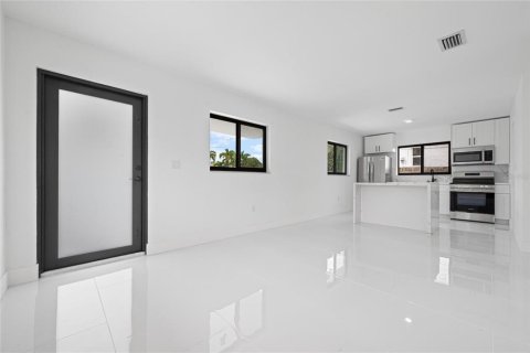 Immobilier commercial à vendre à Miami, Floride: 7 chambres, 183.95 m2 № 2388616 - photo 27