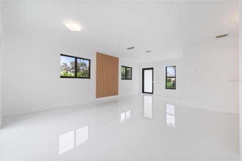 Immobilier commercial à vendre à Miami, Floride: 7 chambres, 183.95 m2 № 2388616 - photo 10