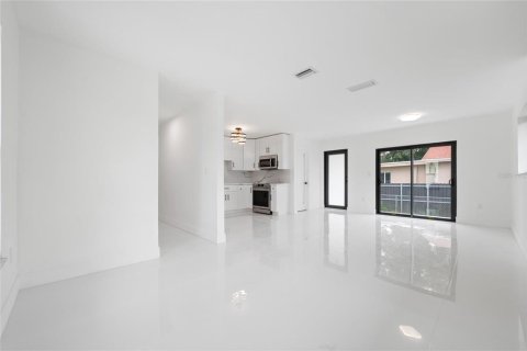 Immobilier commercial à vendre à Miami, Floride: 7 chambres, 183.95 m2 № 2388616 - photo 8