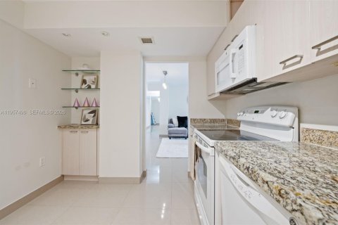 Купить кондоминиум в Халландейл-Бич, Флорида 2 спальни, 102.19м2, № 2011463 - фото 11