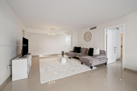 Купить кондоминиум в Халландейл-Бич, Флорида 2 спальни, 102.19м2, № 2011463 - фото 7