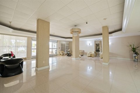 Купить кондоминиум в Халландейл-Бич, Флорида 2 спальни, 102.19м2, № 2011463 - фото 4