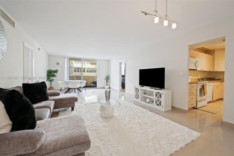 Купить кондоминиум в Халландейл-Бич, Флорида 2 спальни, 102.19м2, № 2011463 - фото 5