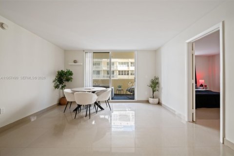 Купить кондоминиум в Халландейл-Бич, Флорида 2 спальни, 102.19м2, № 2011463 - фото 8