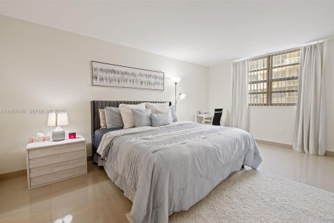Купить кондоминиум в Халландейл-Бич, Флорида 2 спальни, 102.19м2, № 2011463 - фото 14