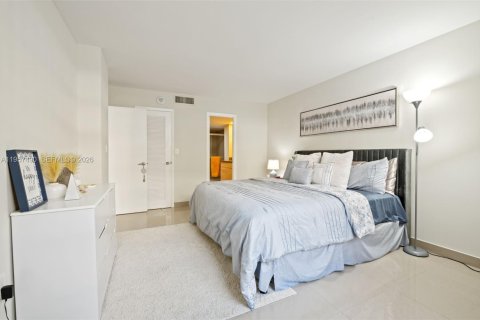 Купить кондоминиум в Халландейл-Бич, Флорида 2 спальни, 102.19м2, № 2011463 - фото 15