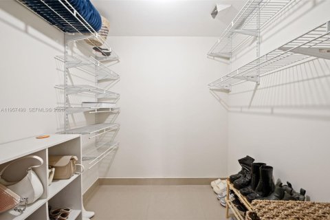 Купить кондоминиум в Халландейл-Бич, Флорида 2 спальни, 102.19м2, № 2011463 - фото 17