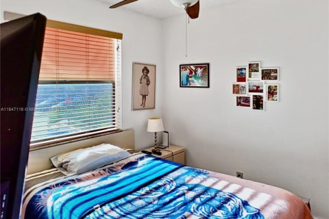 Condo in Sunrise, Florida, 2 bedrooms  № 1962685 - photo 12