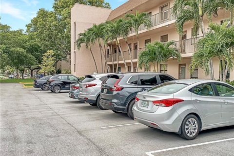 Condo in Sunrise, Florida, 2 bedrooms  № 1962685 - photo 17