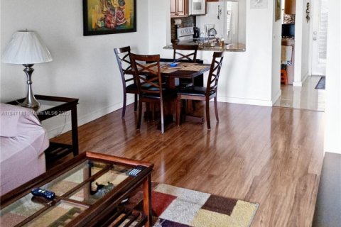 Condo in Sunrise, Florida, 2 bedrooms  № 1962685 - photo 4