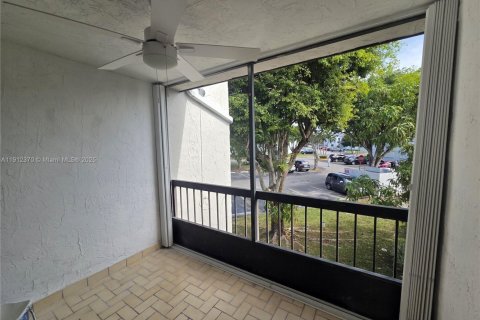 Copropriété à louer à Miami, Floride: 2 chambres, 92.9 m2 № 1968711 - photo 9