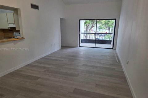 Copropriété à louer à Miami, Floride: 2 chambres, 92.9 m2 № 1968711 - photo 2