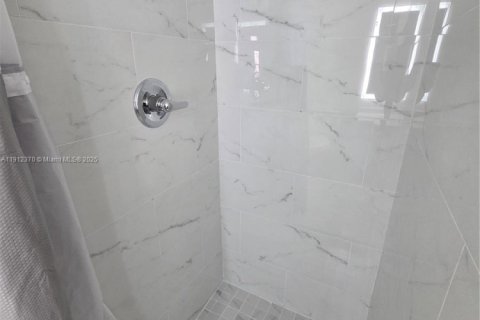 Copropriété à louer à Miami, Floride: 2 chambres, 92.9 m2 № 1968711 - photo 28