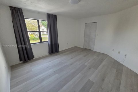 Copropriété à louer à Miami, Floride: 2 chambres, 92.9 m2 № 1968711 - photo 17