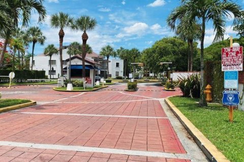 Copropriété à louer à Miami, Floride: 2 chambres, 92.9 m2 № 1968711 - photo 1