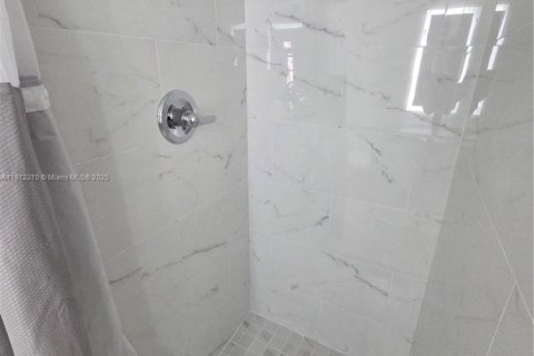 Copropriété à louer à Miami, Floride: 2 chambres, 92.9 m2 № 1968711 - photo 27