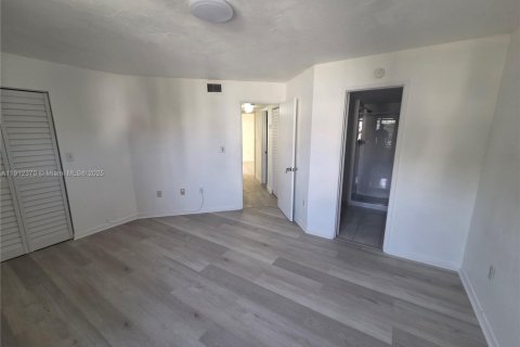 Copropriété à louer à Miami, Floride: 2 chambres, 92.9 m2 № 1968711 - photo 15