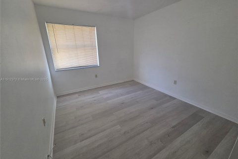 Copropriété à louer à Miami, Floride: 2 chambres, 92.9 m2 № 1968711 - photo 24