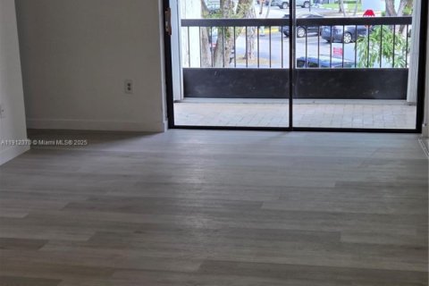 Copropriété à louer à Miami, Floride: 2 chambres, 92.9 m2 № 1968711 - photo 3