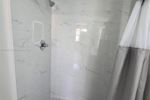 Copropriété à louer à Miami, Floride: 2 chambres, 92.9 m2 № 1968711 - photo 19