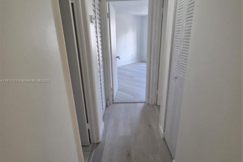 Copropriété à louer à Miami, Floride: 2 chambres, 92.9 m2 № 1968711 - photo 14