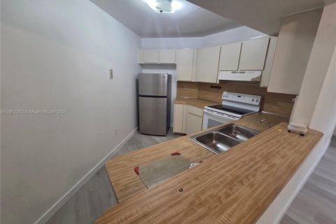 Copropriété à louer à Miami, Floride: 2 chambres, 92.9 m2 № 1968711 - photo 12