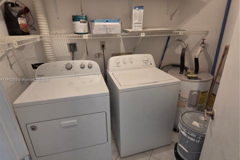 Copropriété à louer à Miami, Floride: 2 chambres, 92.9 m2 № 1968711 - photo 11