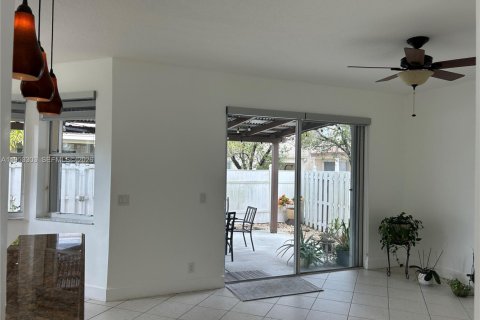 Villa ou maison à vendre à Miramar, Floride: 3 chambres, 174.75 m2 № 2007593 - photo 18