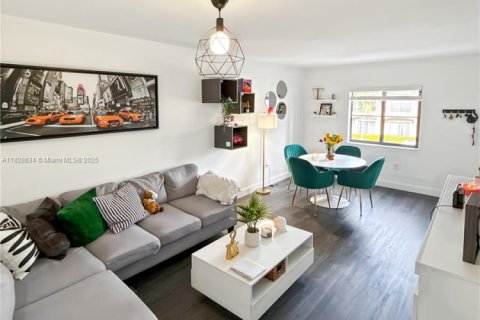 Condominio en venta en Cutler Bay, Florida, 2 dormitorios № 1801224 - foto 1