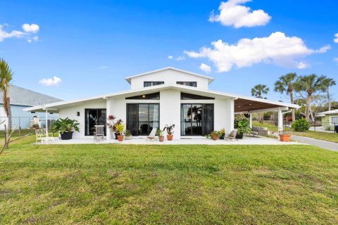Casa en venta en St. Lucie, Florida, 5 dormitorios, 255.3 m2 № 2278169 - foto 2