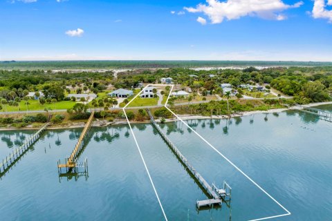 House in St. Lucie, Florida 5 bedrooms, 255.3 sq.m. № 2278169