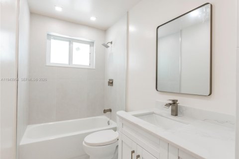 House in Dania Beach, Florida 3 bedrooms, 96.62 sq.m. № 2000836 - photo 12