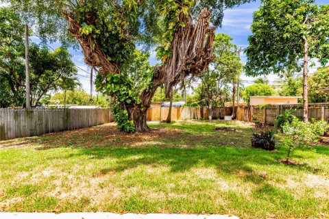 House in Dania Beach, Florida 3 bedrooms, 96.62 sq.m. № 2000836 - photo 23