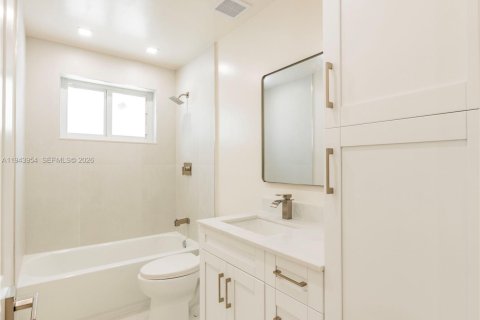 House in Dania Beach, Florida 3 bedrooms, 96.62 sq.m. № 2000836 - photo 11