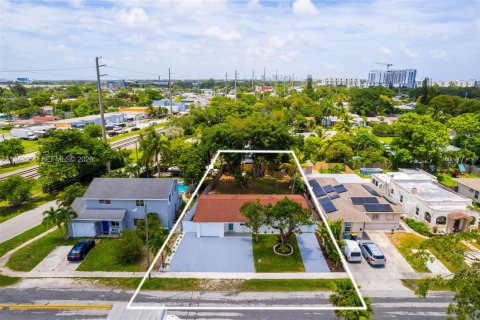 House in Dania Beach, Florida 3 bedrooms, 96.62 sq.m. № 2000836 - photo 2