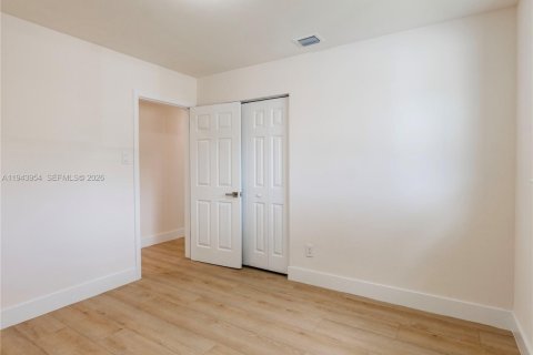 House in Dania Beach, Florida 3 bedrooms, 96.62 sq.m. № 2000836 - photo 14