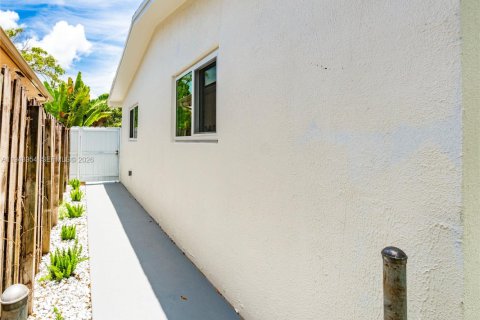 House in Dania Beach, Florida 3 bedrooms, 96.62 sq.m. № 2000836 - photo 24