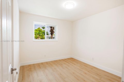 House in Dania Beach, Florida 3 bedrooms, 96.62 sq.m. № 2000836 - photo 13