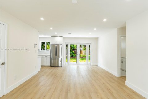 House in Dania Beach, Florida 3 bedrooms, 96.62 sq.m. № 2000836 - photo 3