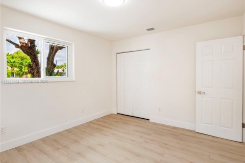 House in Dania Beach, Florida 3 bedrooms, 96.62 sq.m. № 2000836 - photo 20