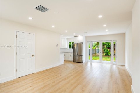 House in Dania Beach, Florida 3 bedrooms, 96.62 sq.m. № 2000836 - photo 4