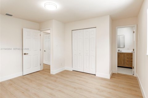 House in Dania Beach, Florida 3 bedrooms, 96.62 sq.m. № 2000836 - photo 16