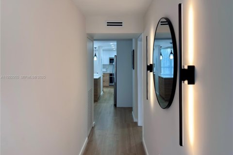 Copropriété à vendre à Bal Harbour, Floride: 3 chambres, 132.85 m2 № 1976752 - photo 9