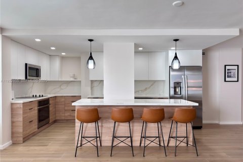 Copropriété à vendre à Bal Harbour, Floride: 3 chambres, 132.85 m2 № 1976752 - photo 1