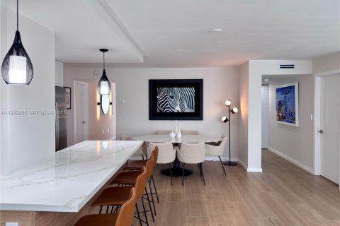 Copropriété à vendre à Bal Harbour, Floride: 3 chambres, 132.85 m2 № 1976752 - photo 4