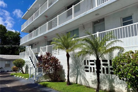 Copropriété à vendre à Bal Harbour, Floride: 3 chambres, 132.85 m2 № 1976752 - photo 20