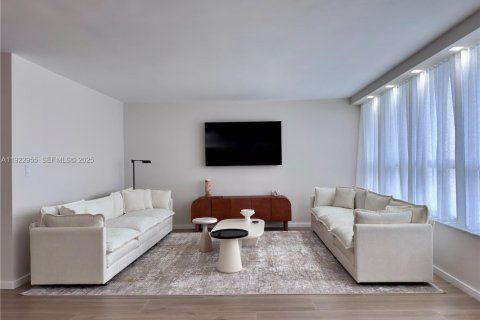 Copropriété à vendre à Bal Harbour, Floride: 3 chambres, 132.85 m2 № 1976752 - photo 3